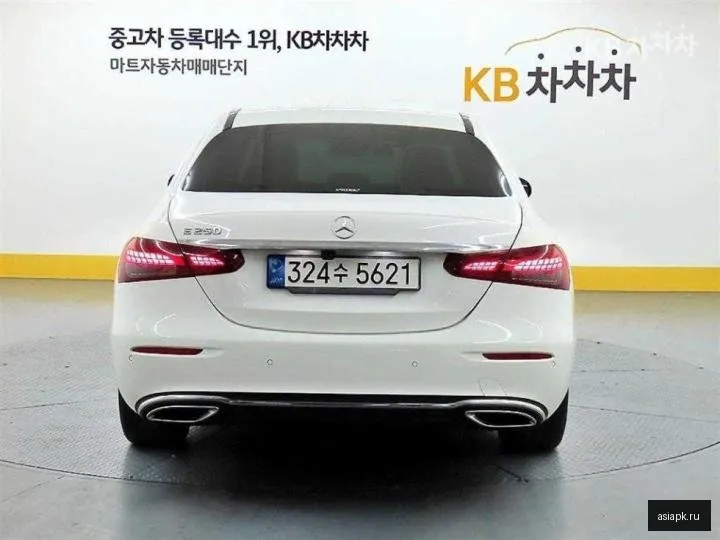Mercedes-Benz E-Class 3