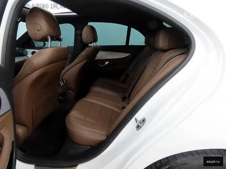 Mercedes-Benz E-Class 6