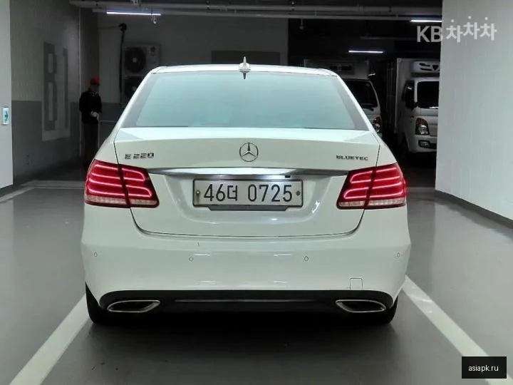 Mercedes-Benz E-Class 3