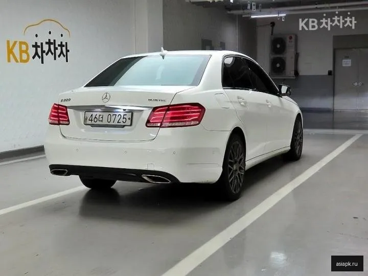 Mercedes-Benz E-Class 4