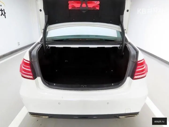 Mercedes-Benz E-Class 5
