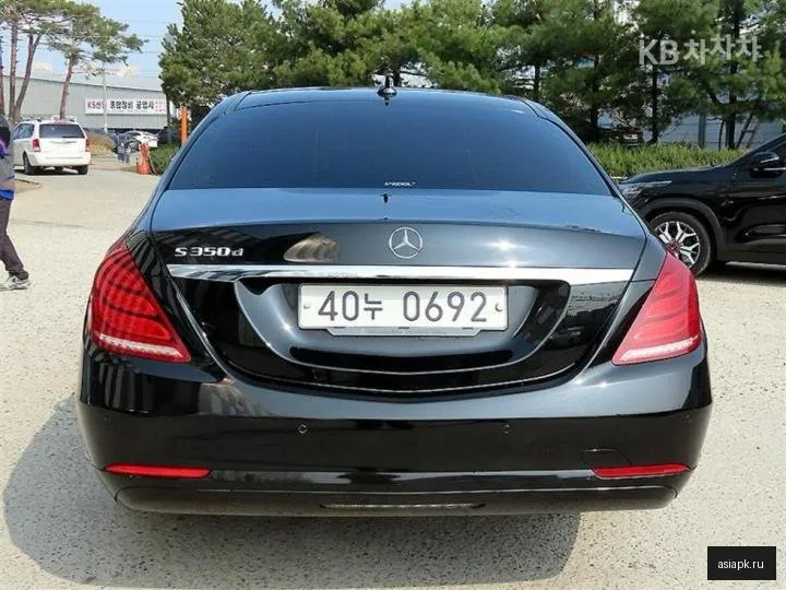 Mercedes-Benz S-Class 4