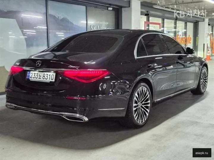 Mercedes-Benz S-Class 4