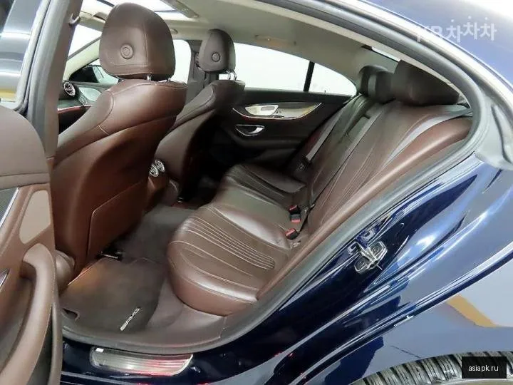Mercedes-Benz CLS-Class 6