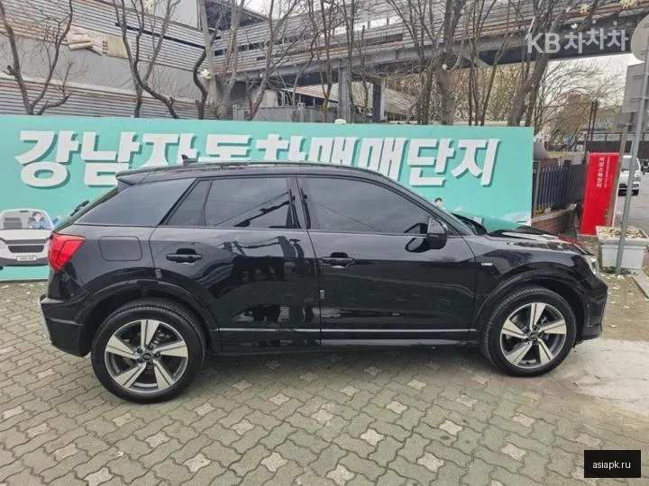 Audi Q2 3