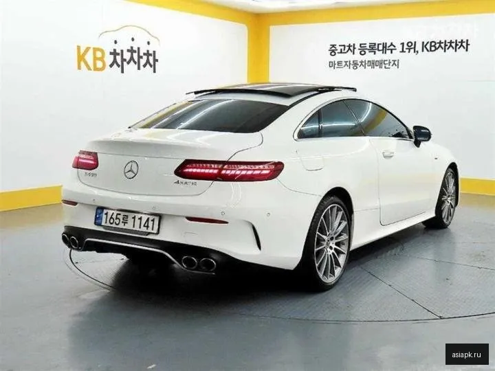 Mercedes-Benz E-Class 4