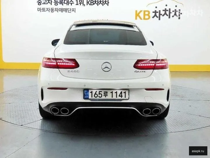 Mercedes-Benz E-Class 3