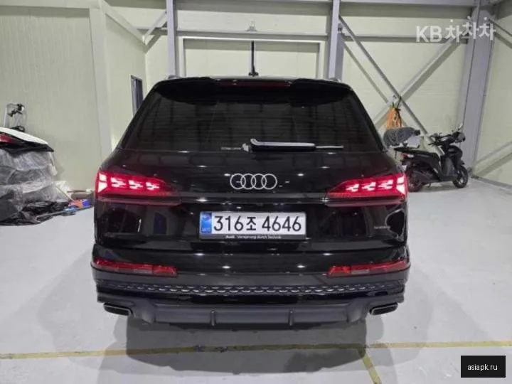 Audi Q7 4