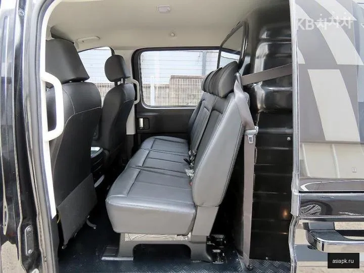 Hyundai Staria 6