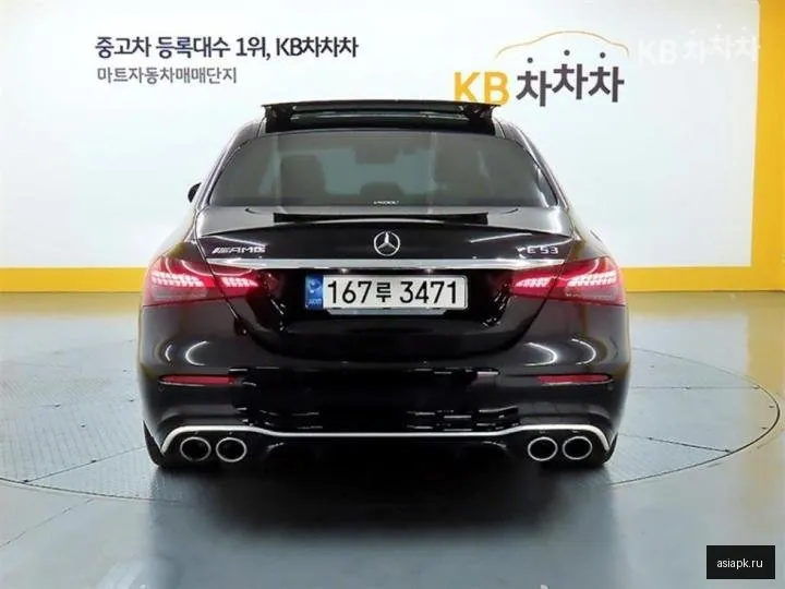 Mercedes-Benz E-Class 3