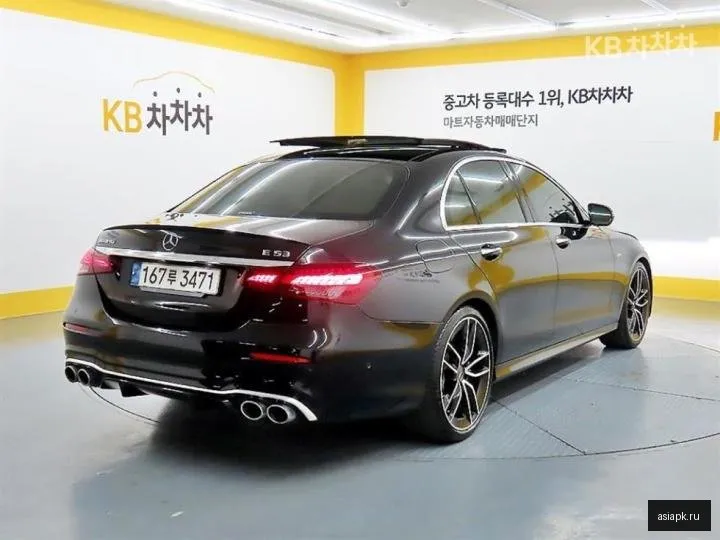 Mercedes-Benz E-Class 4