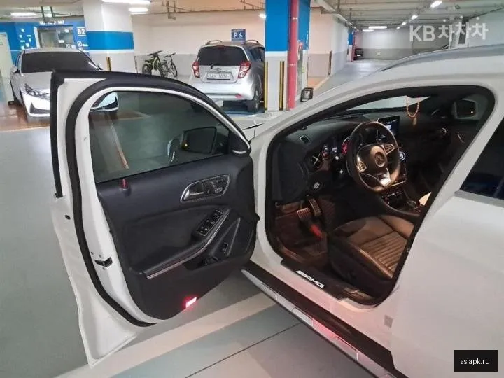 Mercedes-Benz GLA-Class 6