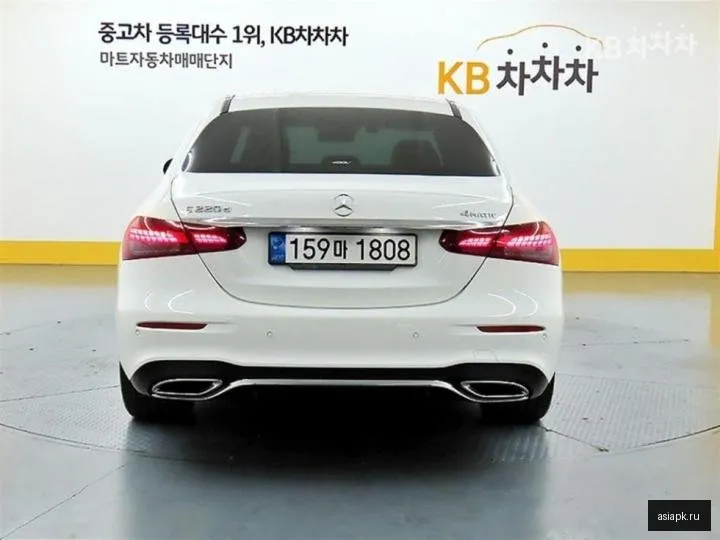 Mercedes-Benz E-Class 3