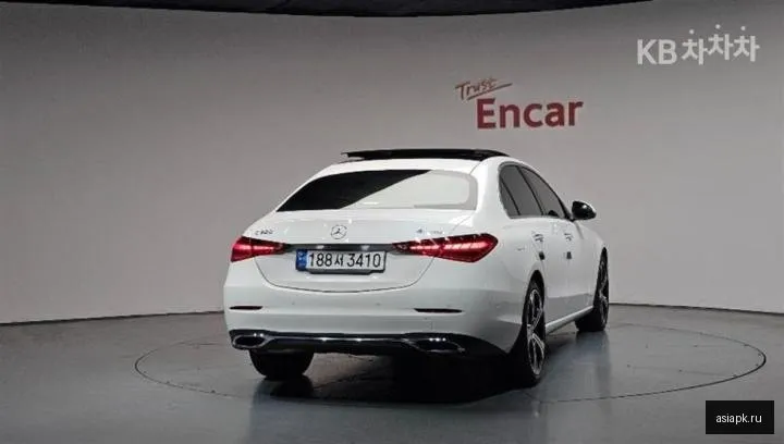 Mercedes-Benz C-Class 4