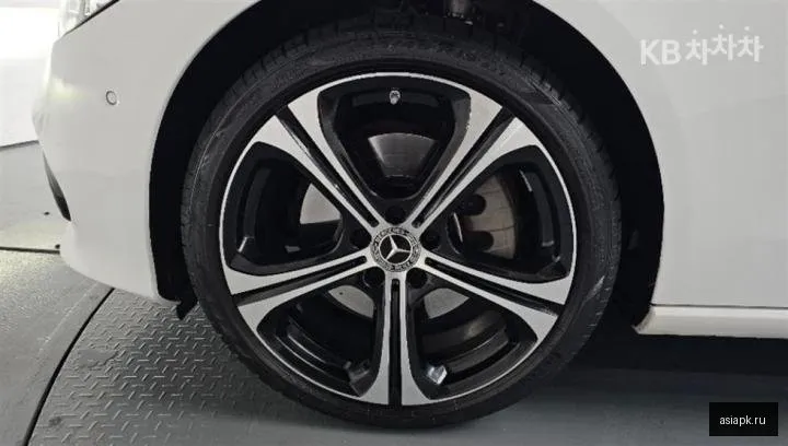 Mercedes-Benz C-Class 5