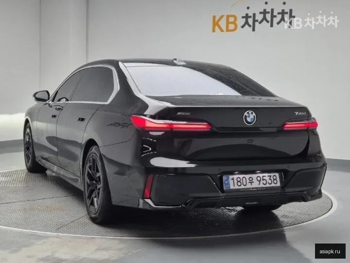 BMW 7-Series 2