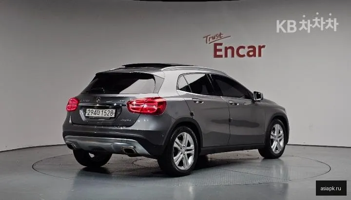 Mercedes-Benz GLA-Class 4