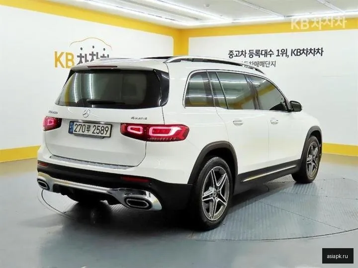 Mercedes-Benz GLB-Class 4