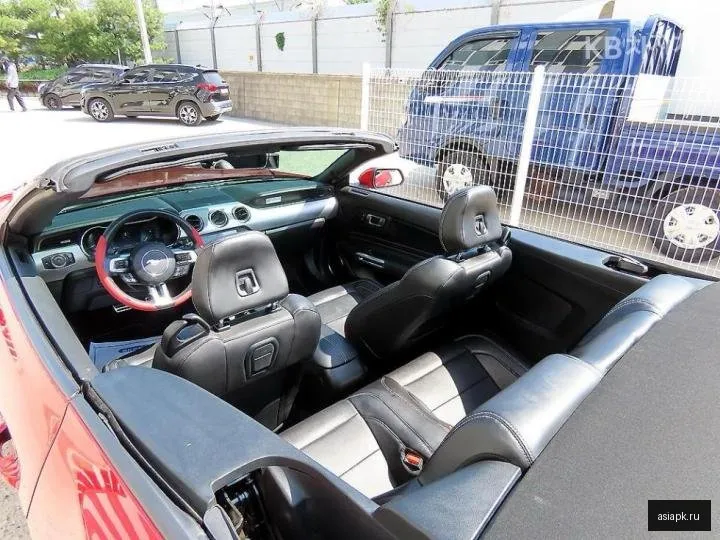 Ford Mustang 6