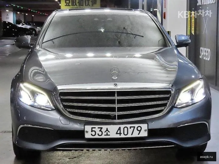 Mercedes-Benz E-Class 2