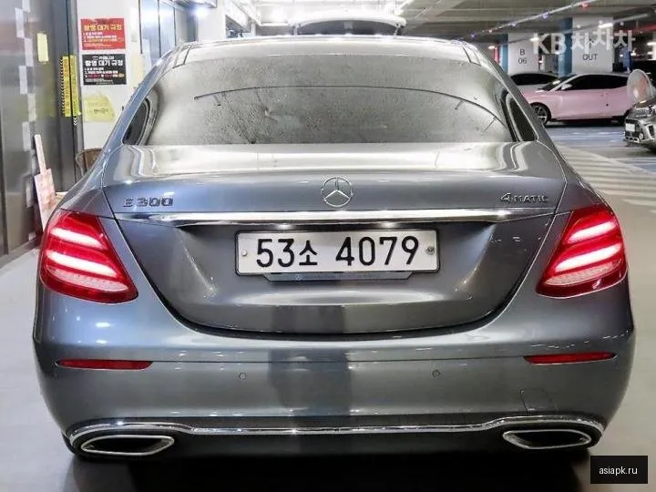 Mercedes-Benz E-Class 5