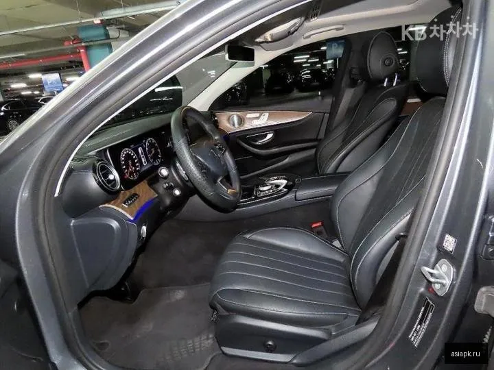 Mercedes-Benz E-Class 6