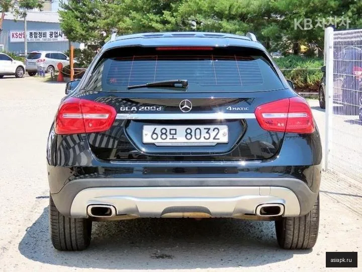 Mercedes-Benz GLA-Class 4