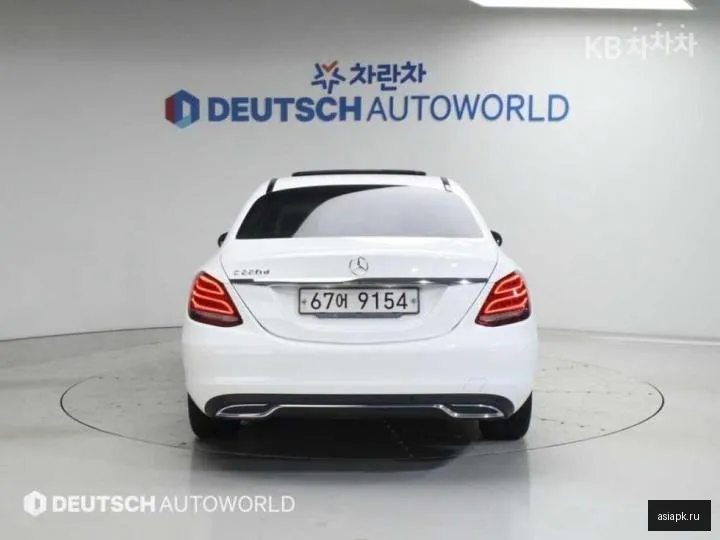 Mercedes-Benz C-Class 3