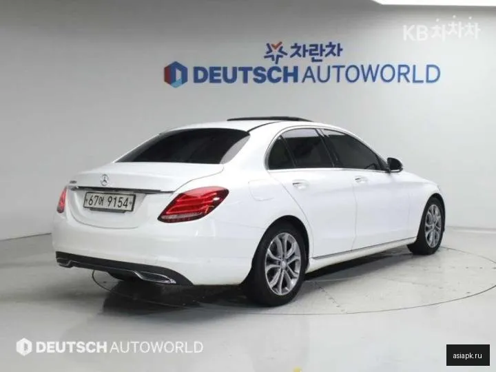 Mercedes-Benz C-Class 4