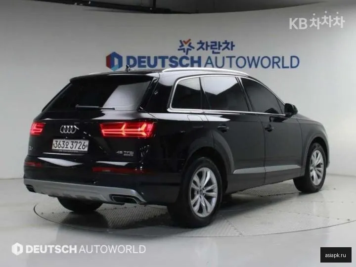 Audi Q7 4