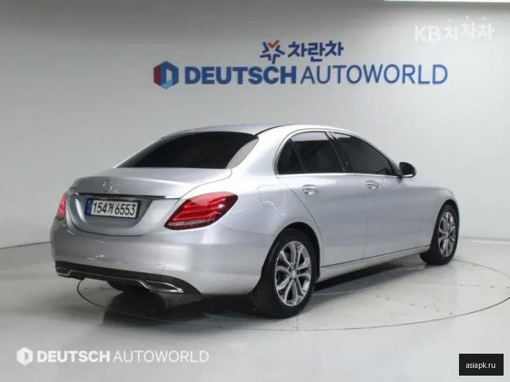 Mercedes-Benz C-Class 4