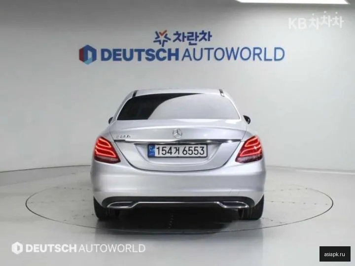 Mercedes-Benz C-Class 3