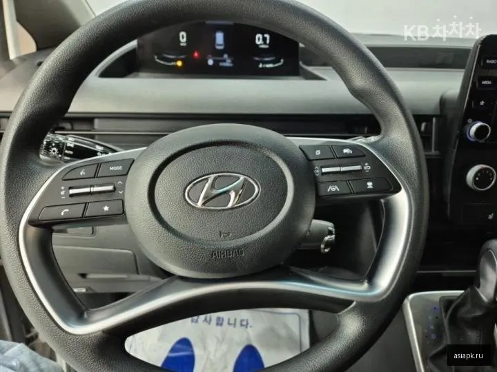Hyundai Staria 6