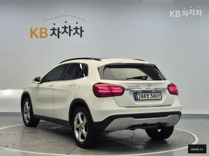 Mercedes-Benz GLA-Class 2