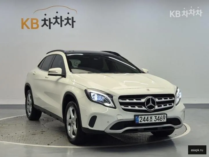 Mercedes-Benz GLA-Class 4