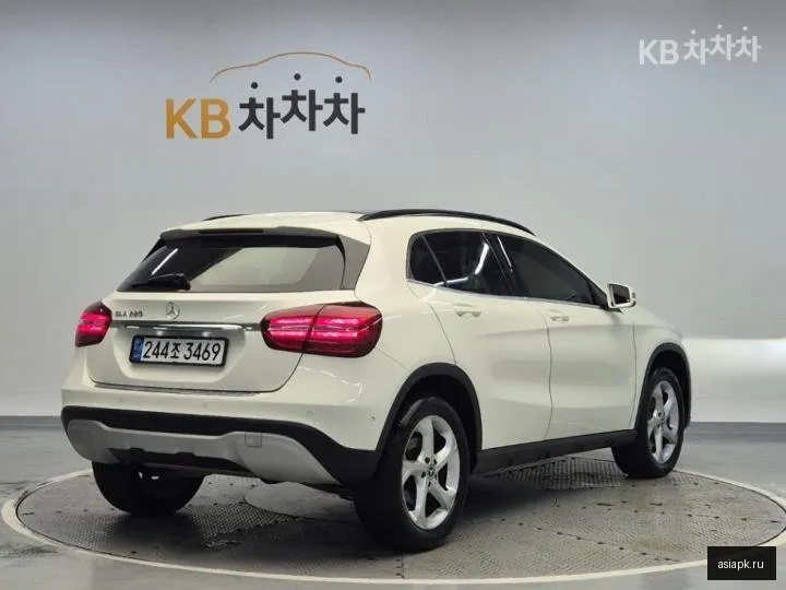 Mercedes-Benz GLA-Class 3