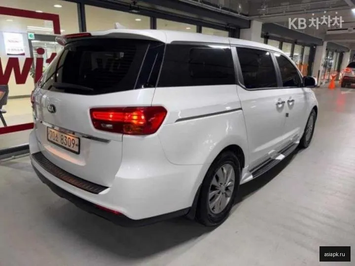 Kia Carnival 4