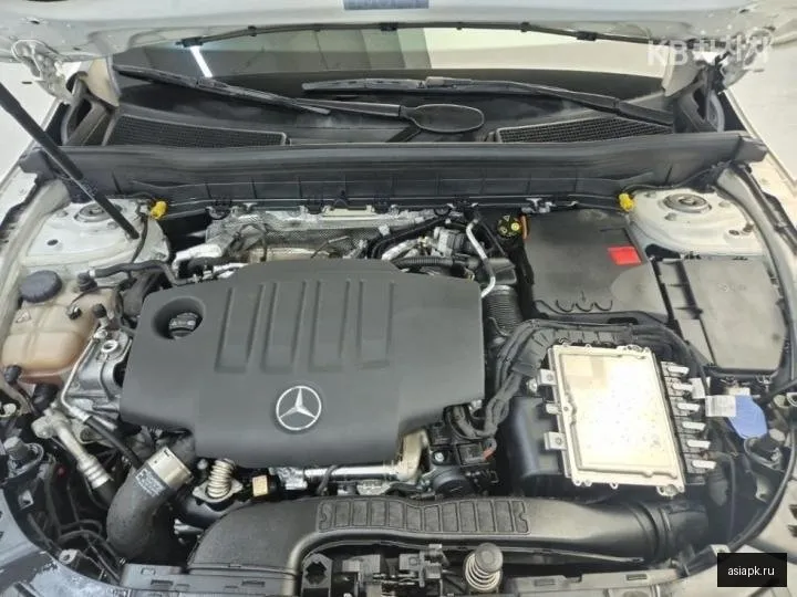 Mercedes-Benz GLB-Class 5
