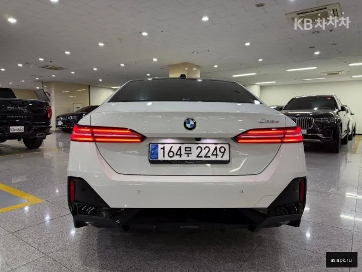 BMW 5-Series 4