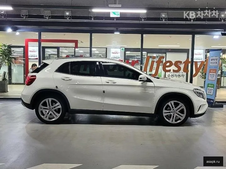 Mercedes-Benz GLA-Class 3