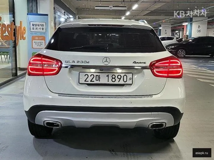 Mercedes-Benz GLA-Class 5