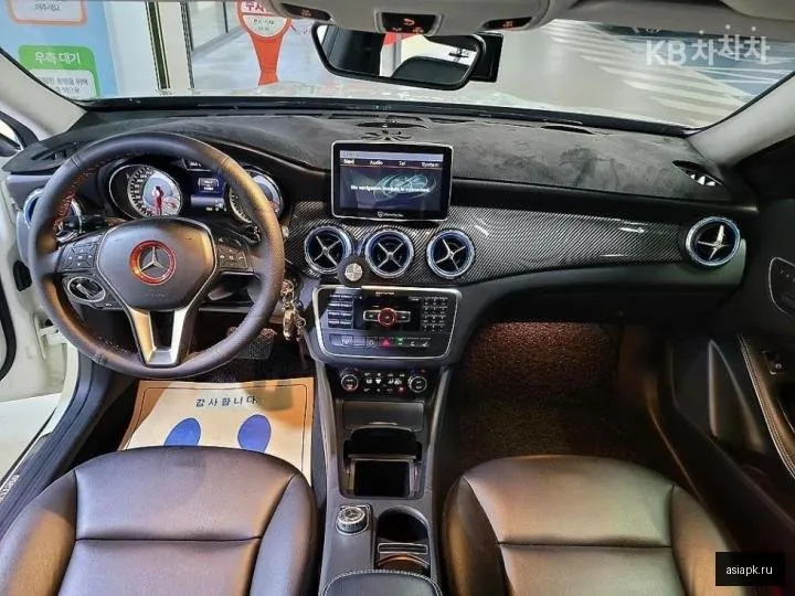 Mercedes-Benz GLA-Class 6