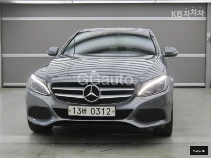 Mercedes-Benz C-Class 2