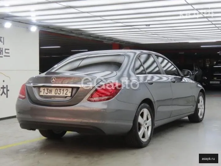 Mercedes-Benz C-Class 4