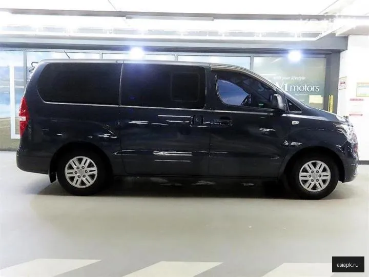 Hyundai Starex 3