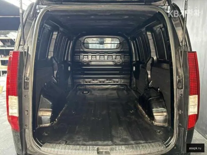 Hyundai Staria 5