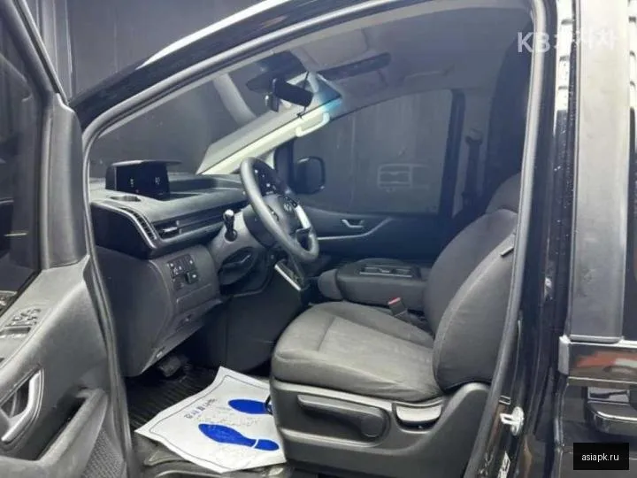 Hyundai Staria 6