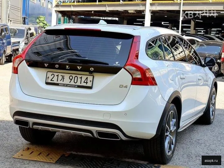 Volvo V60 4