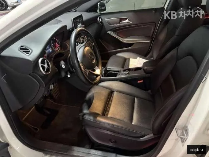 Mercedes-Benz A-Class 4