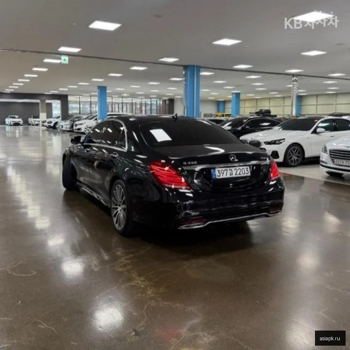 Mercedes-Benz S-Class 4